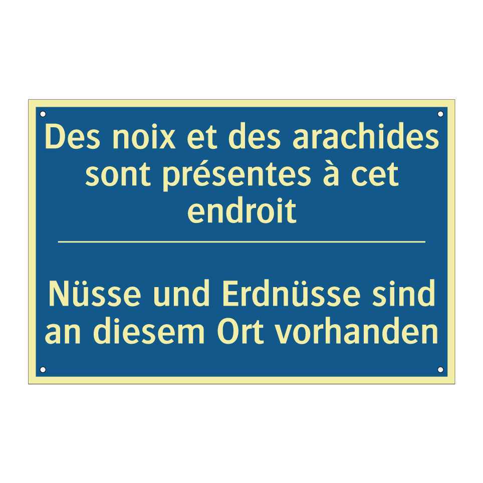 Nüsse und Erdnüsse sind an diesem /.../ - Des noix et des arachides sont /.../