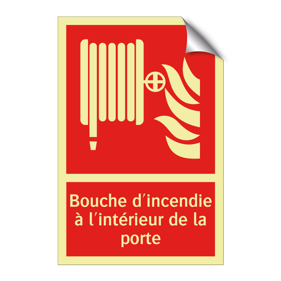 Bouche d'incendie à l'intérieur de la porte