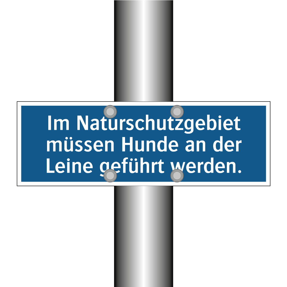 Im Naturschutzgebiet müssen Hunde an der Leine geführt werden.