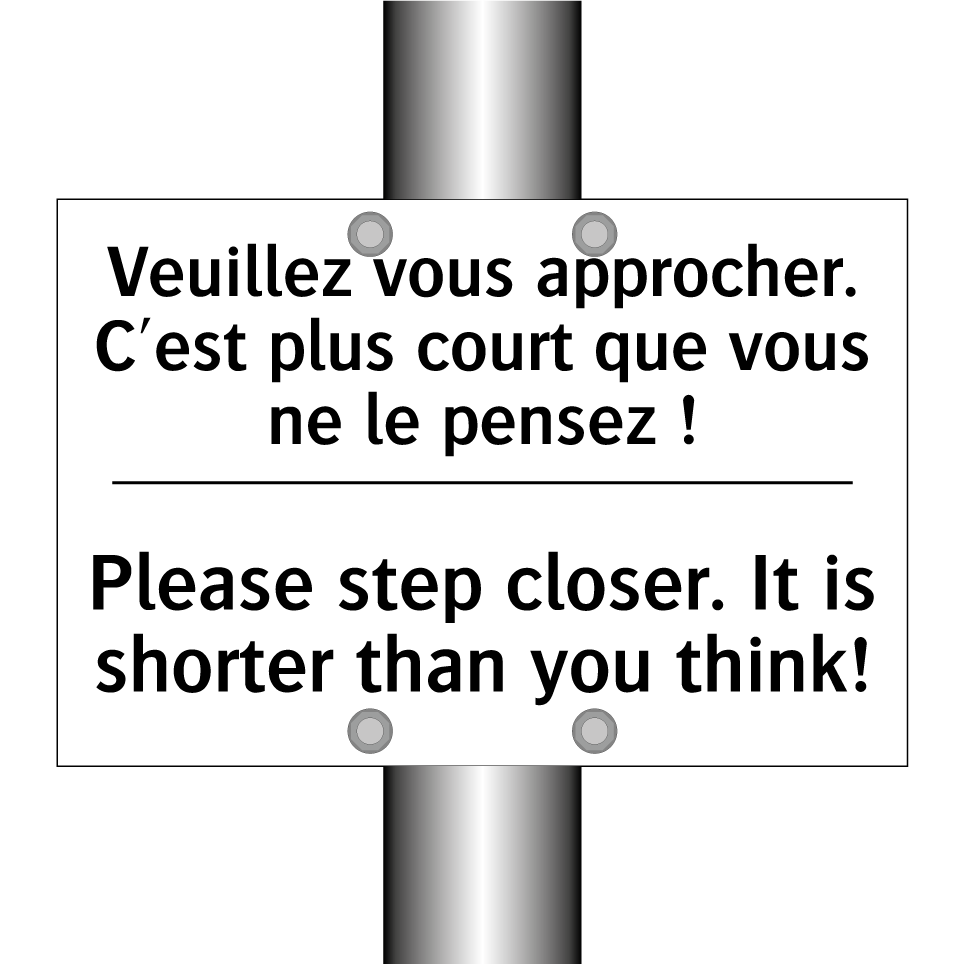 Veuillez vous approcher. C'est  /.../ - Please step closer. It is shorter  /.../
