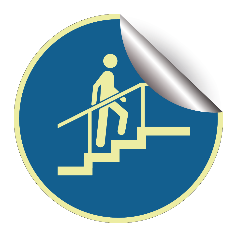 Treppe mit Handlauf benutzen