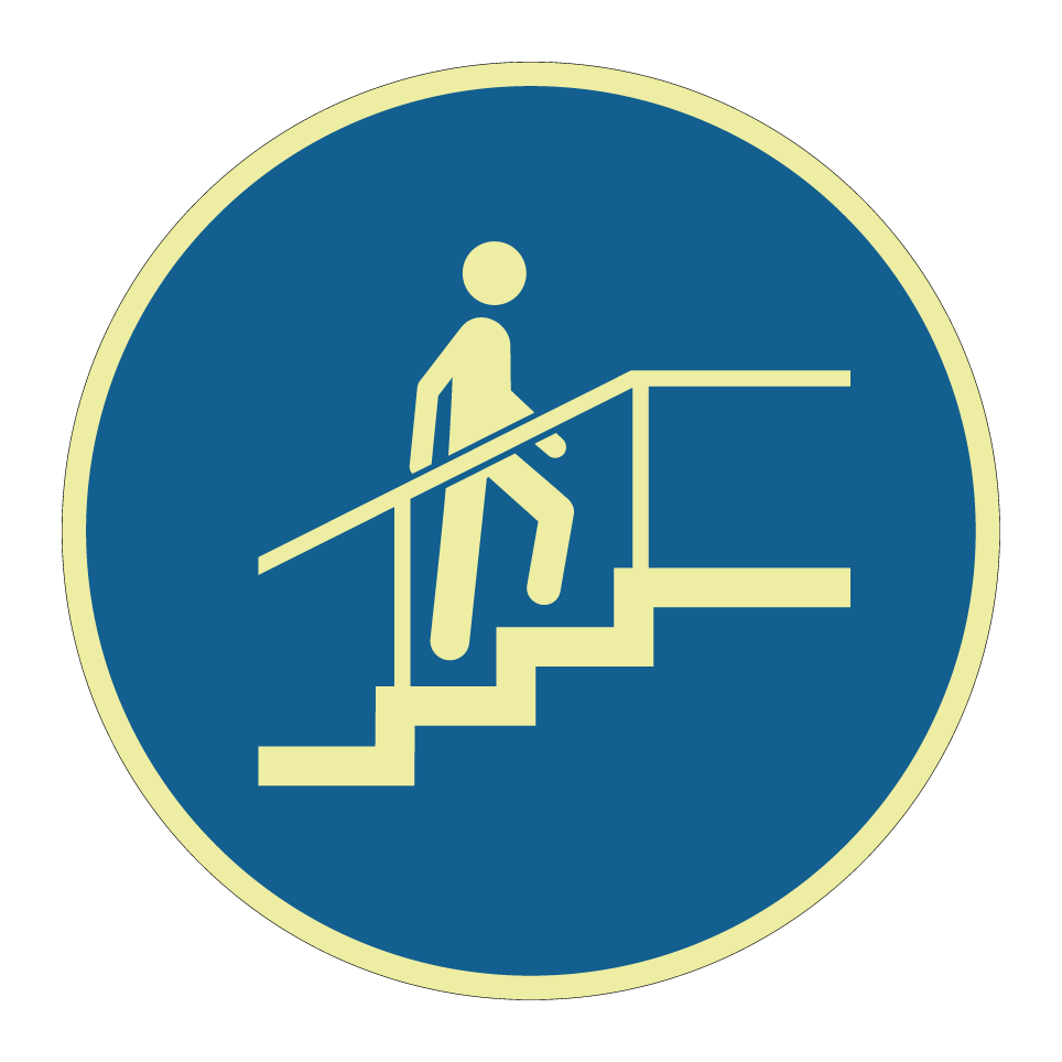 Treppe mit Handlauf benutzen